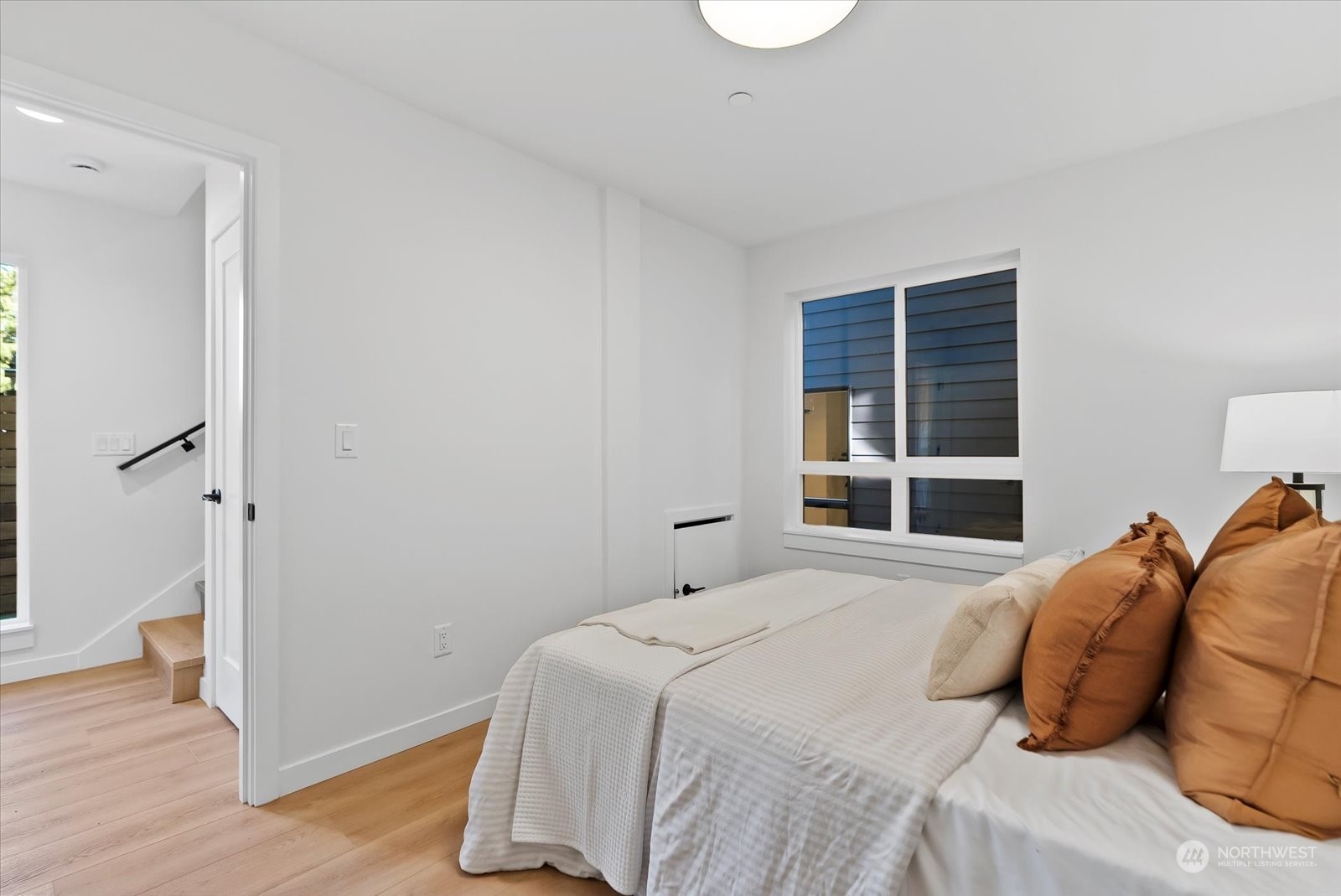 346 Northeast 55th Street, Unit C Seattle, WA 98105 - Photo 8 of 37