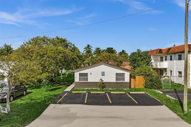 $2,200 | 329 Southwest 1st Court, Unit 1, Pompano Beach, FL 33060