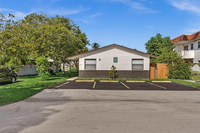 $2,200 | 329 Southwest 1st Court, Unit 1, Pompano Beach, FL 33060