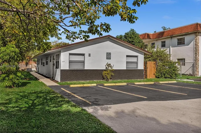 $2,200 | 329 Southwest 1st Court, Unit 1, Pompano Beach, FL 33060