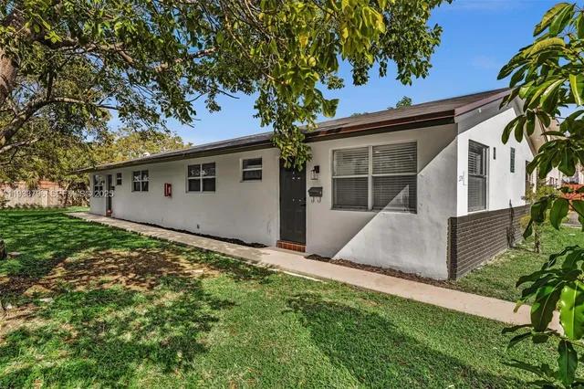 $2,200 | 329 Southwest 1st Court, Unit 1, Pompano Beach, FL 33060