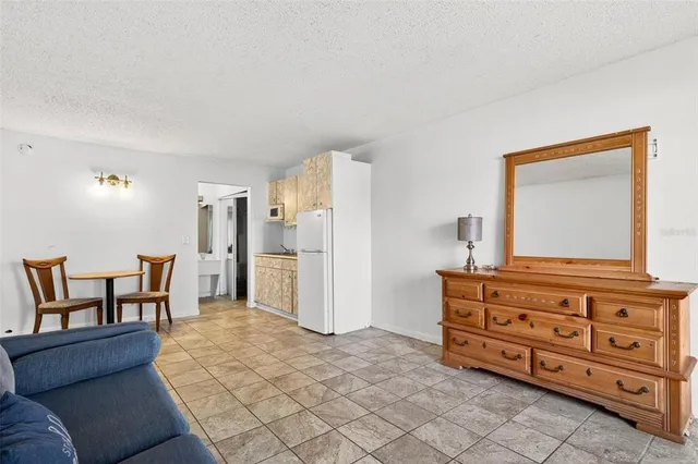 a view of a livingroom with furniture
