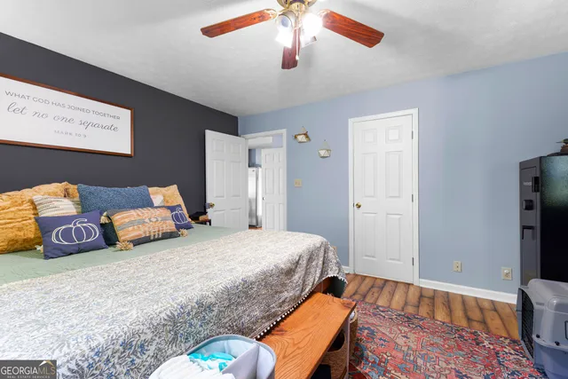 a view of a livingroom with furniture and workspace