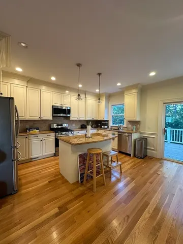 $6,000 | 191 Newtonville Avenue, Unit 191, Newton, MA 02458