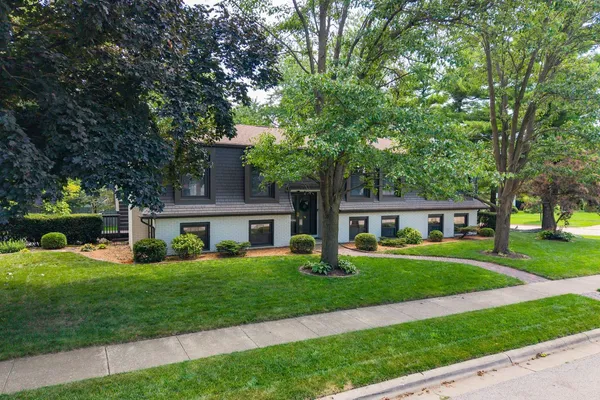 $324,900 | 1023 Barton Drive, Normal, IL 61761