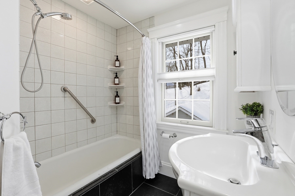 77 Lynde Street Melrose, MA 02176 - Photo 21 of 36