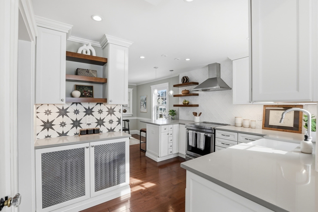 77 Lynde Street Melrose, MA 02176 - Photo 10 of 36