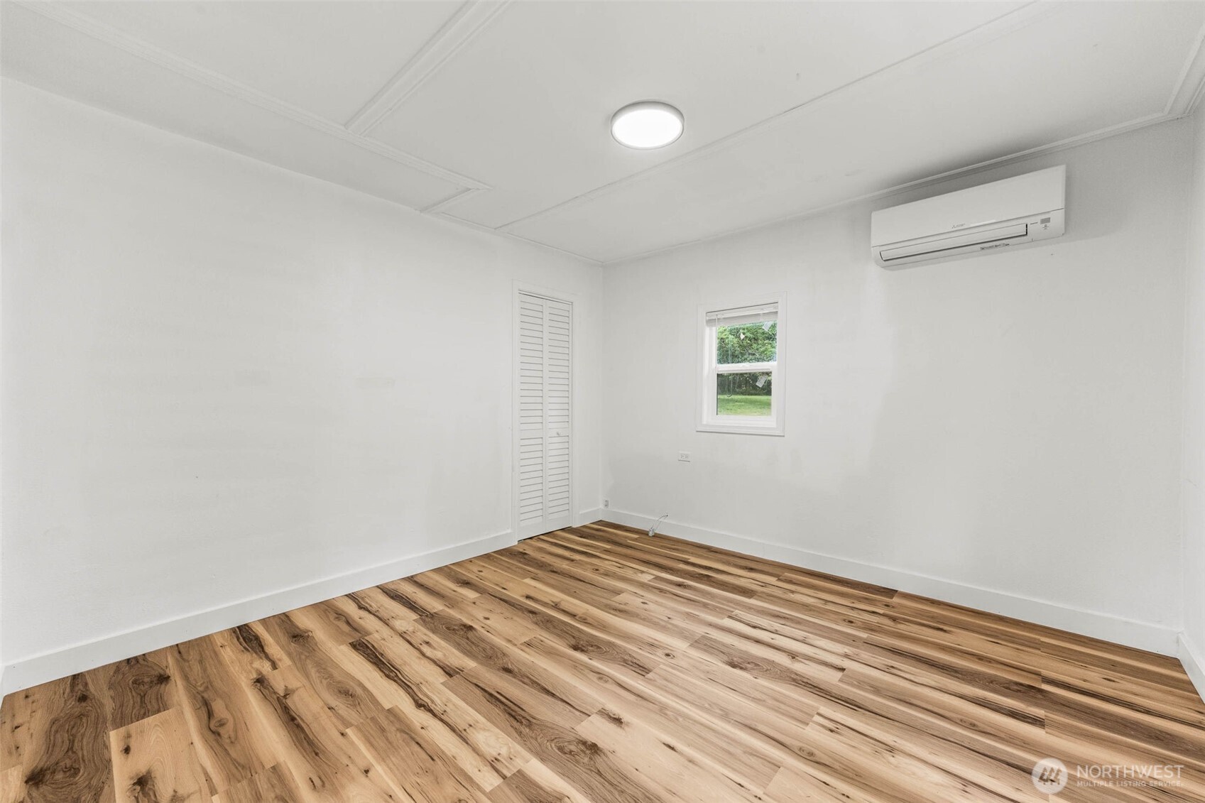 172 South Bank Road Elma, WA 98541 - Photo 25 of 40 wooden floor in a room