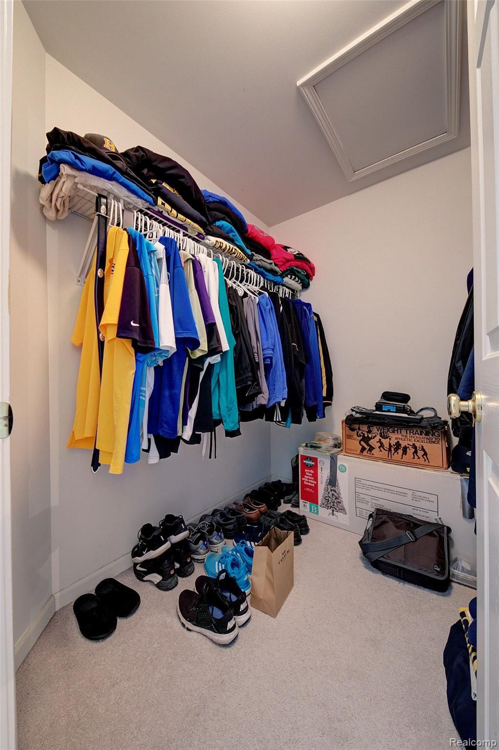 1107 Rial Lake Drive Howell, MI 48843 - Photo 9 of 15 4H8A7679_80_81.jpg