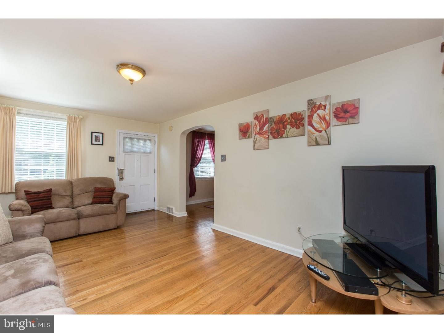229 Fairview Road Springfield, PA 19064 - Photo 4 of 21 Living Room