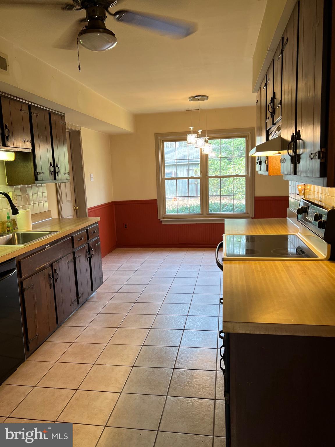 1815 Forest Drive Williamstown, NJ 08094 - Photo 5 of 20 Kitchen