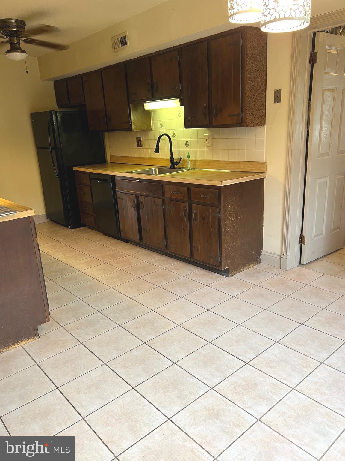 1815 Forest Drive Williamstown, NJ 08094 - Photo 7 of 20 Kitchen