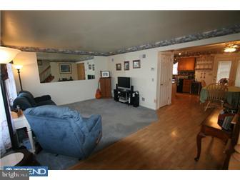 2920 Harbor Drive Reading, PA 19608 - Photo 2 of 12 Gallery Image 2