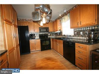 2920 Harbor Drive Reading, PA 19608 - Photo 4 of 12 Gallery Image 4