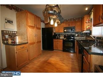 2920 Harbor Drive Reading, PA 19608 - Photo 5 of 12 Gallery Image 5