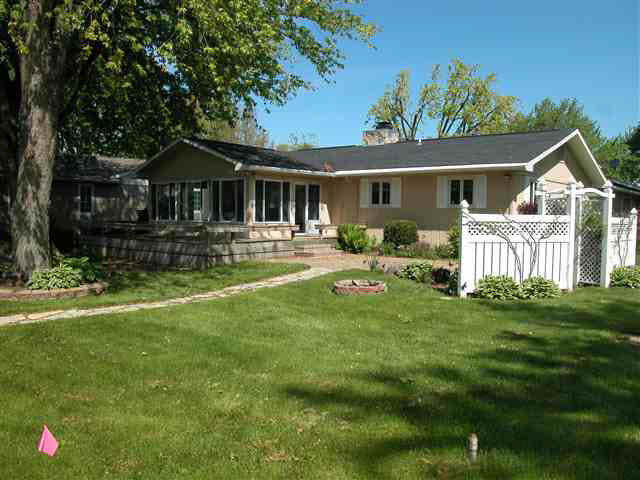 8203 East North Road Syracuse, IN 46567 - Photo 1 of 9 Gallery Image 1