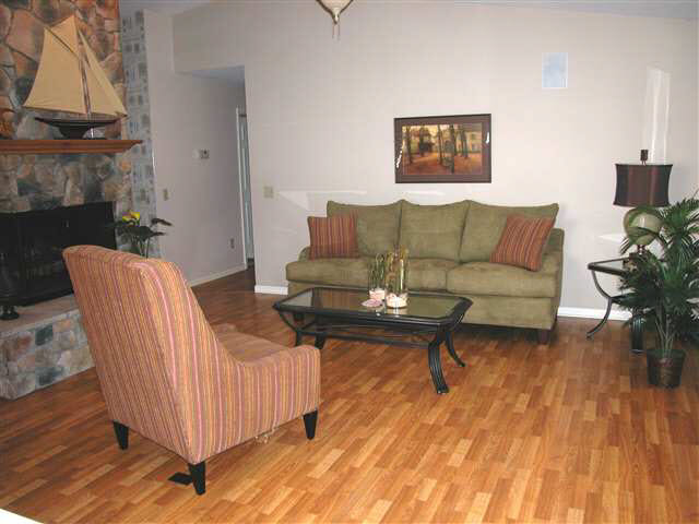 8203 East North Road Syracuse, IN 46567 - Photo 2 of 9 Gallery Image 2