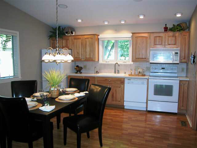 8203 East North Road Syracuse, IN 46567 - Photo 3 of 9 Gallery Image 3
