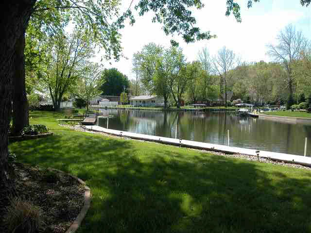 8203 East North Road Syracuse, IN 46567 - Photo 8 of 9 Gallery Image 8