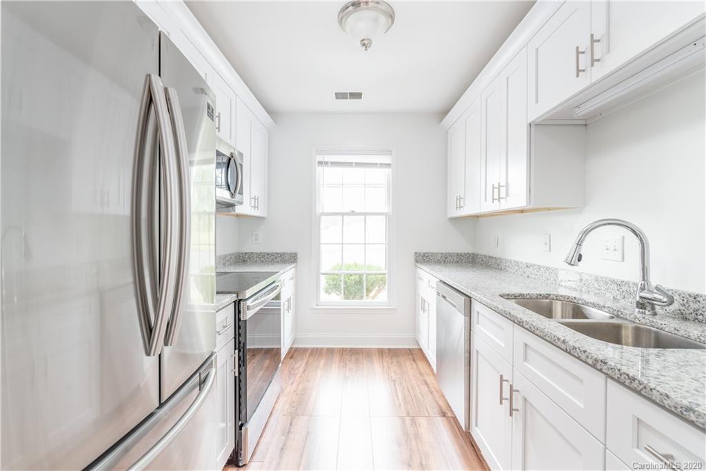 8426 Knights Bridge Road Charlotte, NC 28210 - Photo 4 of 12 Gallery Image 4
