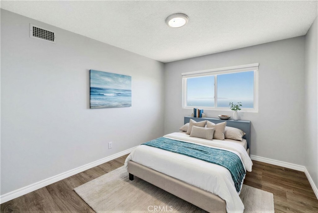 3418 Seaglen Drive Rancho Palos Verdes, CA 90275 - Photo 35 of 42 a bedroom with a bed and a painting