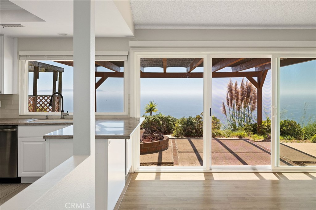 3418 Seaglen Drive Rancho Palos Verdes, CA 90275 - Photo 9 of 42 a view of a living room
