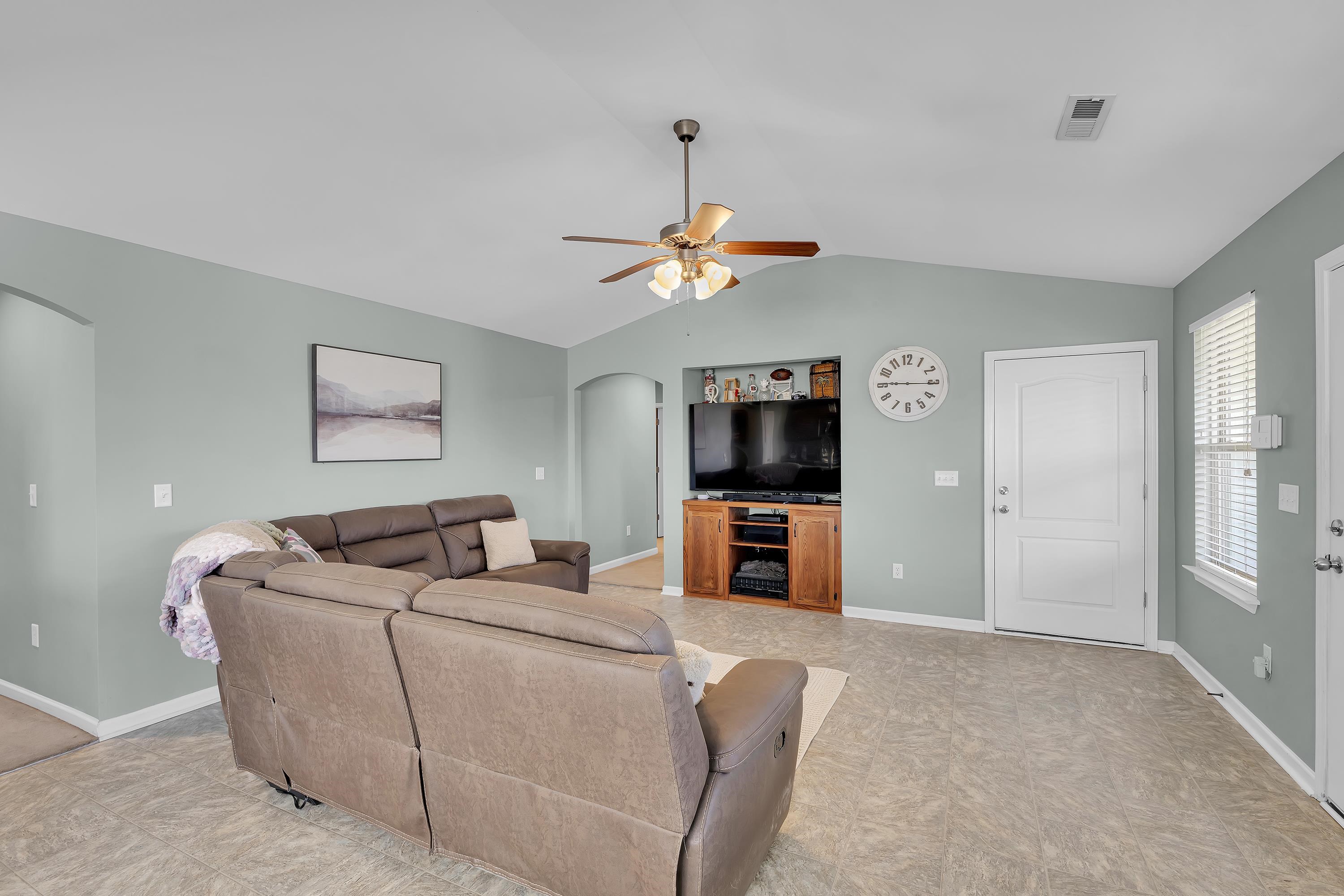 120 Autumn Hill Road Greer, SC 29651 - Photo 8 of 32 Gallery Image 8