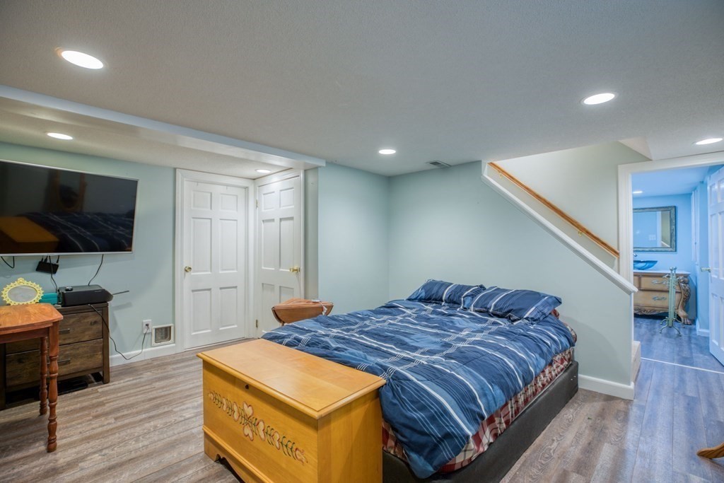 293 Abbott Street Springfield, MA 01118 - Photo 17 of 23