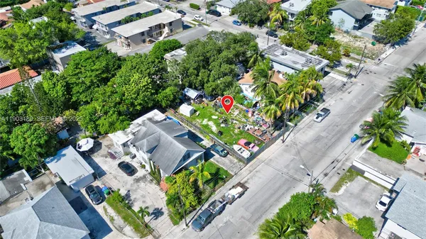 an aerial view of a residential houses with yard