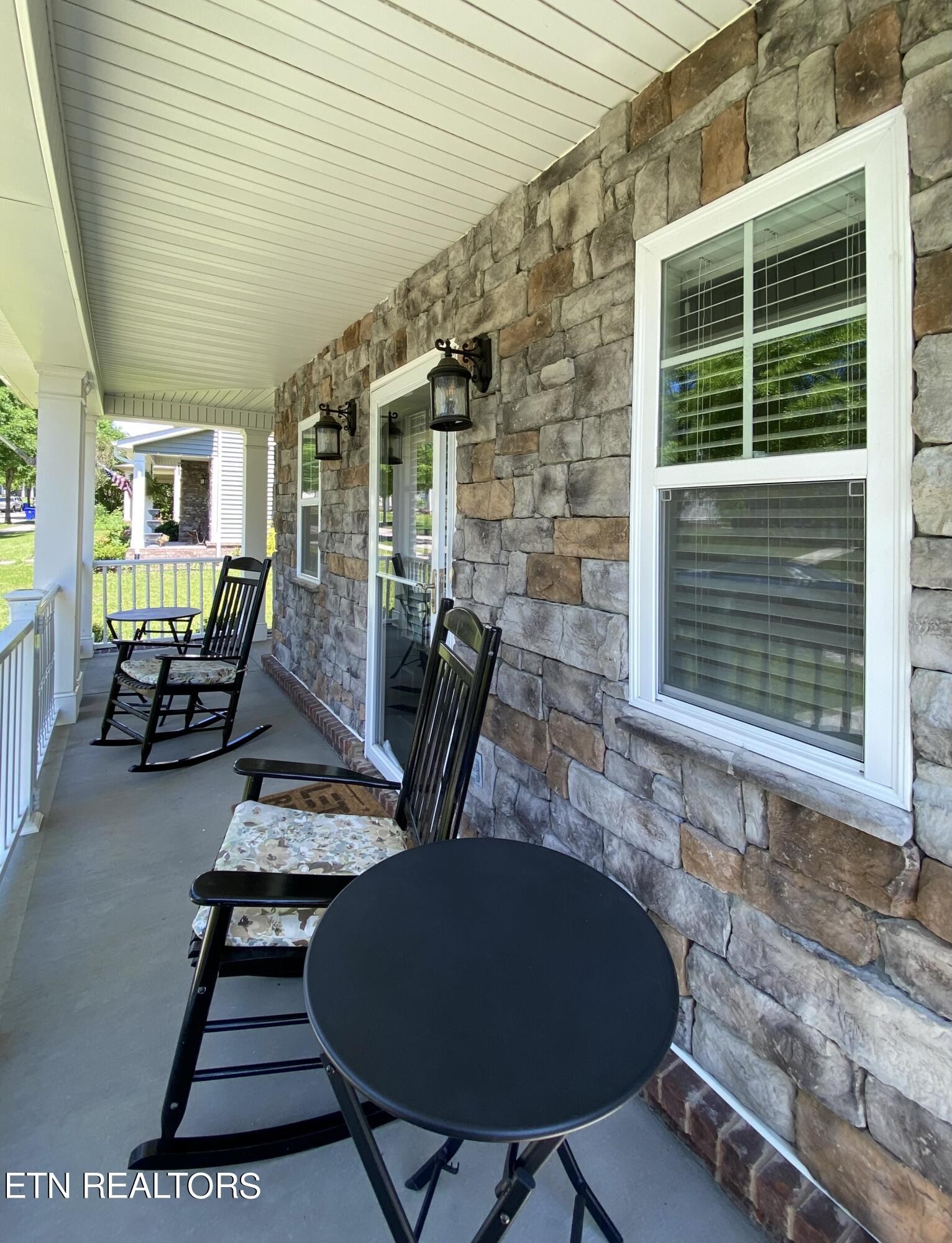 135 Fallberry Street Oak Ridge, TN 37830 - Photo 3 of 46 Gallery Image 3