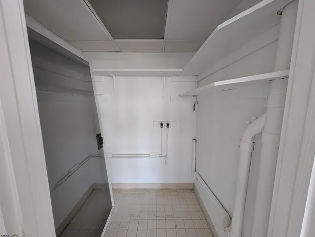 a view of entryway and stairs