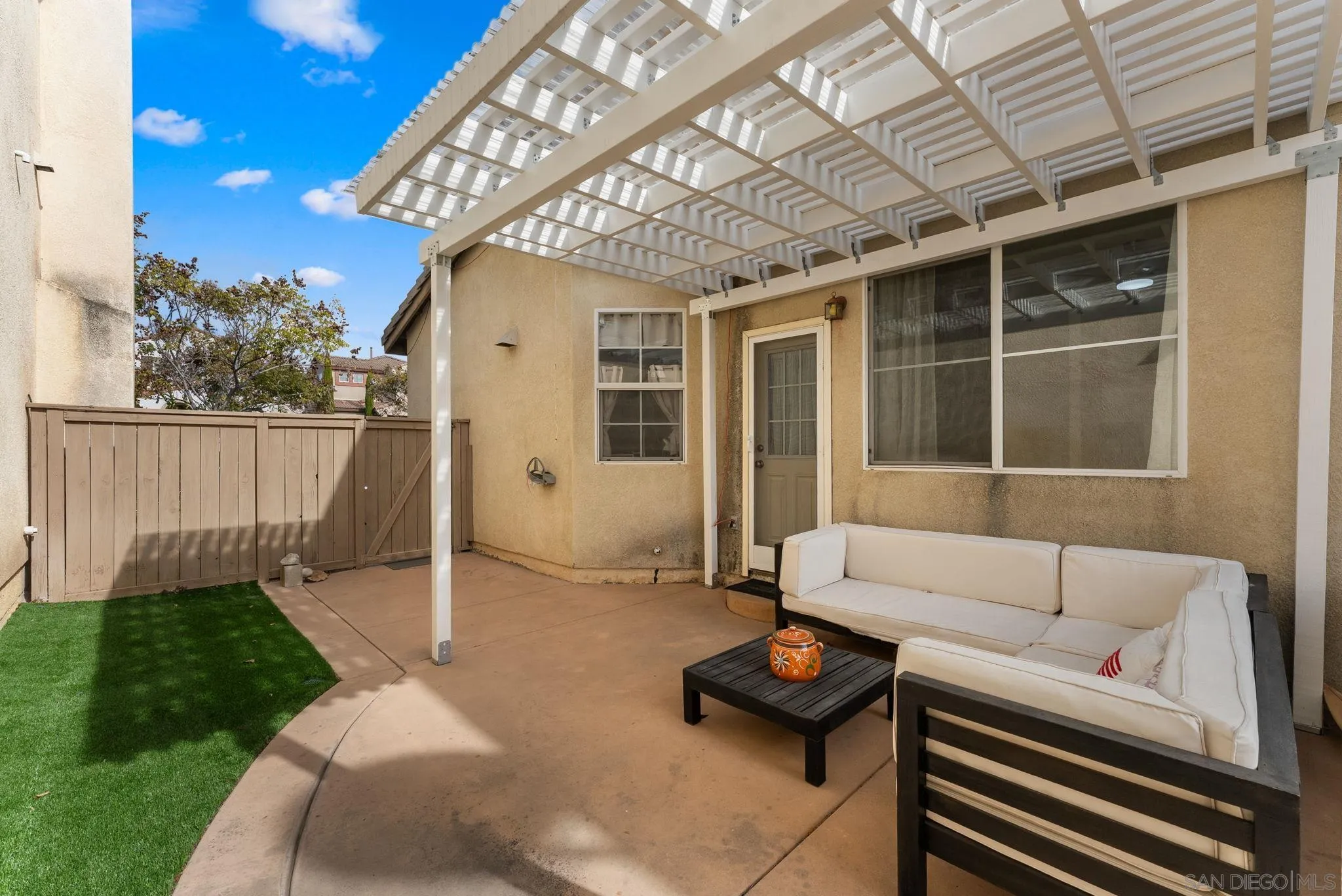 1924 Geyserville Street Chula Vista, CA 91913 - Photo 26 of 37 a living room with furniture