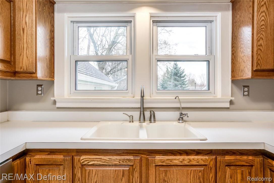 885 Grace Avenue Rochester, MI 48307 - Photo 15 of 28 885 Grace Ave Rochester Hills-large-014-28-885 Grace Ave Rochester-1500x1000-72dpi.jpg