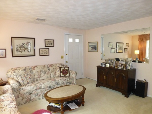5 Stoneham Road Worcester, MA 01604 - Photo 2 of 15 Gallery Image 2