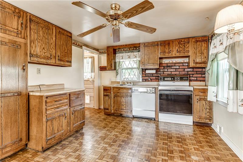 1011 Government Road Irwin, PA 15642 - Photo 5 of 21 Gallery Image 5