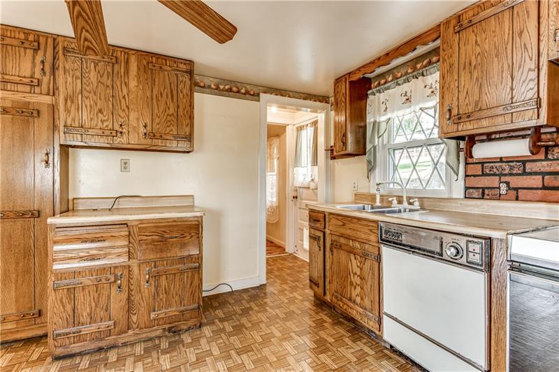 1011 Government Road Irwin, PA 15642 - Photo 6 of 21 Gallery Image 6