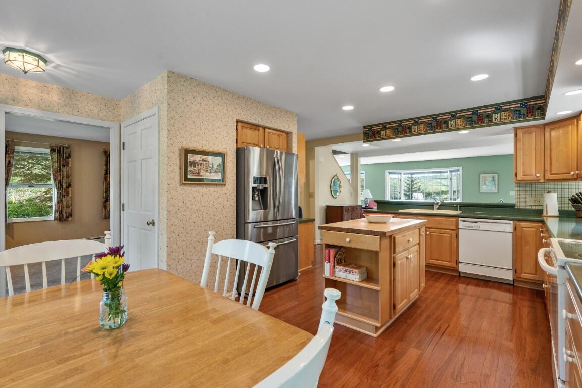 694 Ocean Point Road Boothbay, ME 04544 - Photo 13 of 67 11