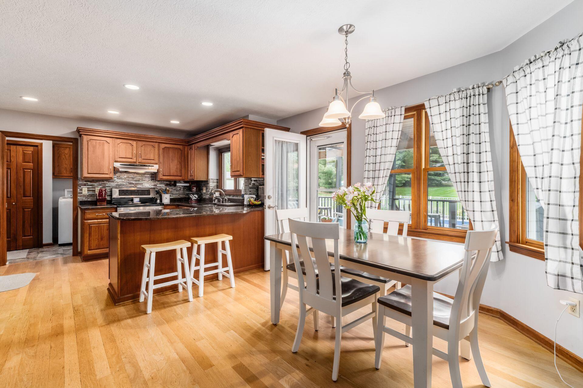 1861 Ginder Road Northwest Lancaster, OH 43130 - Photo 15 of 53 Eat-In Space and Kitchen