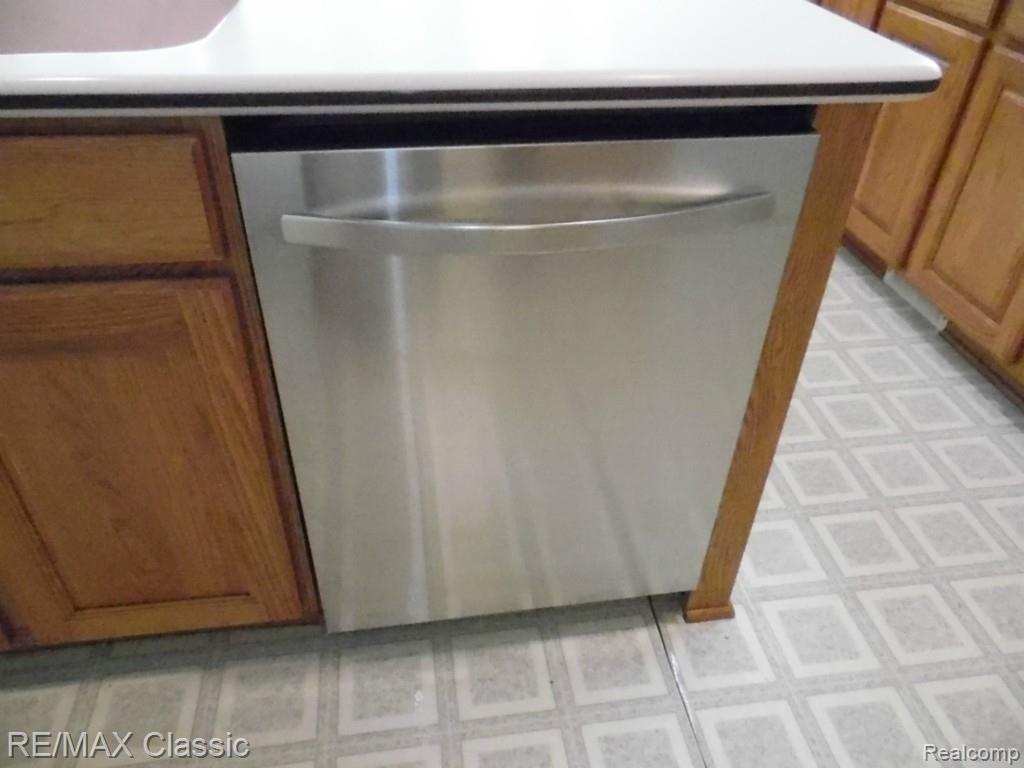 16723 Ryan Road Livonia, MI 48154 - Photo 16 of 43 Stainless Steel Dishwasher