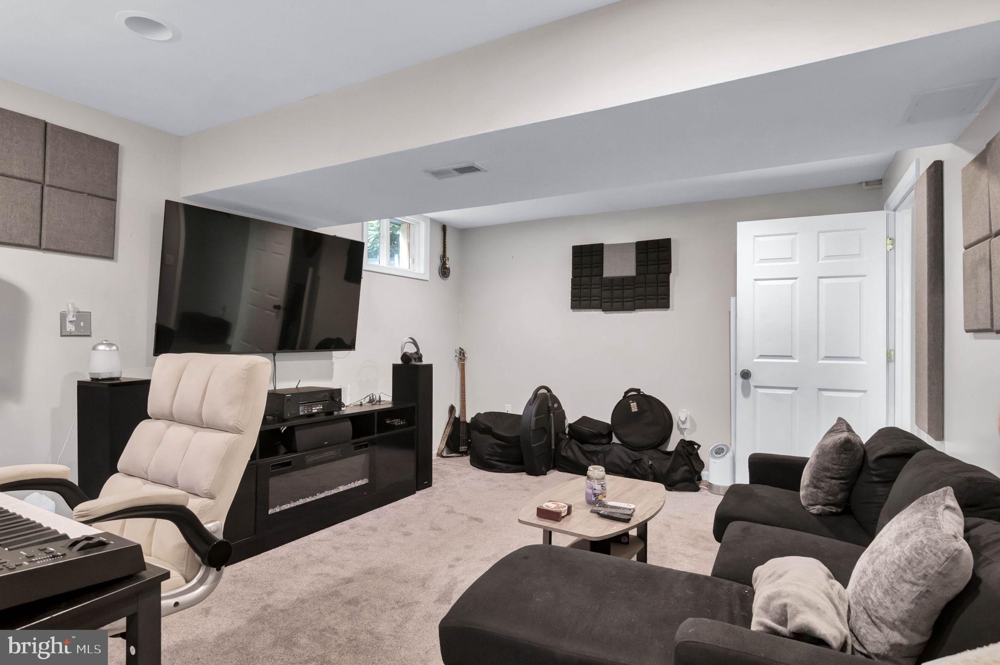 10404 Amherst Circle Fredericksburg, VA 22408 - Photo 17 of 74 a living room with furniture and a flat screen tv