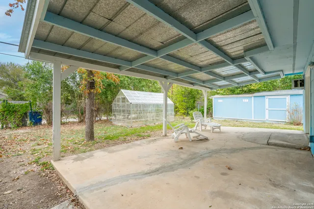 a view of a house with porch and garden