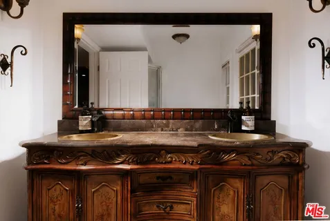 $1,555,000 | 5741 Rolling Road, Woodland Hills, CA 91367