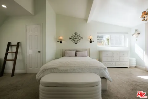 $1,555,000 | 5741 Rolling Road, Woodland Hills, CA 91367