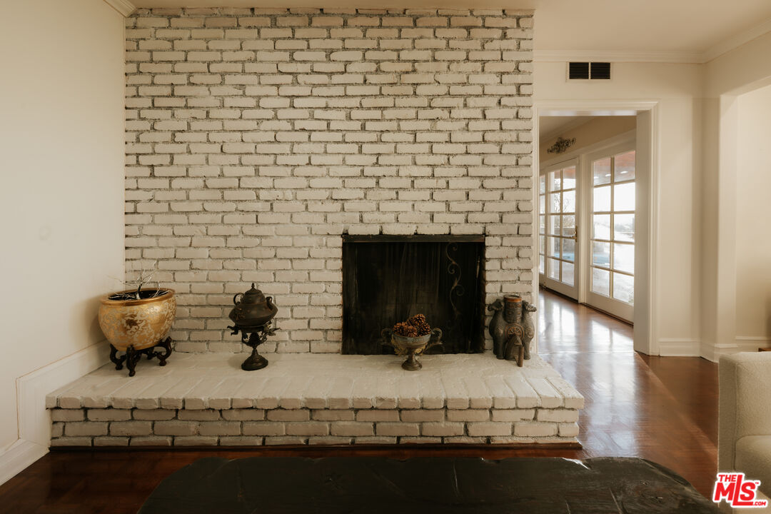 5741 Rolling Road Woodland Hills, CA 91367 - Photo 8 of 36