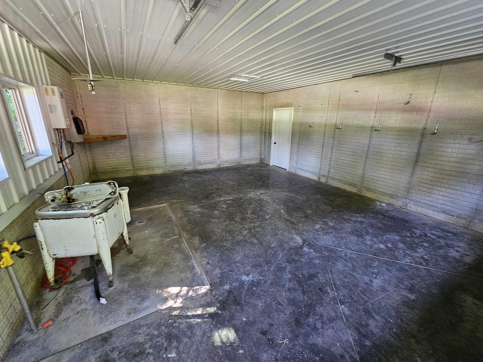 10885 Castor Road New Concord, OH 43762 - Photo 14 of 18 447725144_1925227157913960_2908390428754