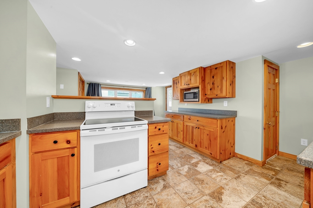 27 Tyng Road Tyngsborough, MA 01879 - Photo 3 of 23