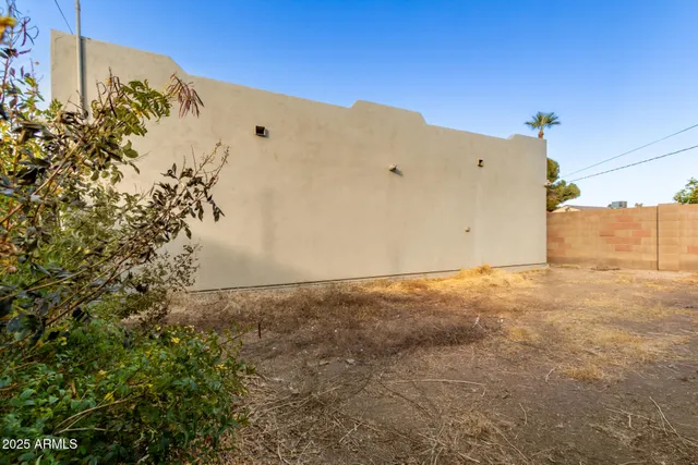 a view of a big yard