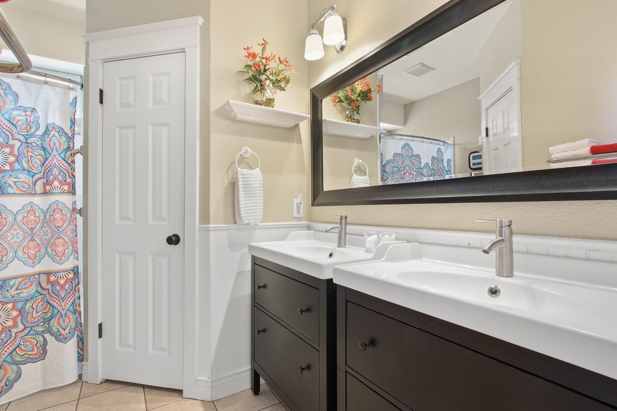 1711 Prairie Hen Cove Austin, TX 78758 - Photo 12 of 18 Full bath featuring two vanities, light tile patterned floors, and a shower with shower curtain