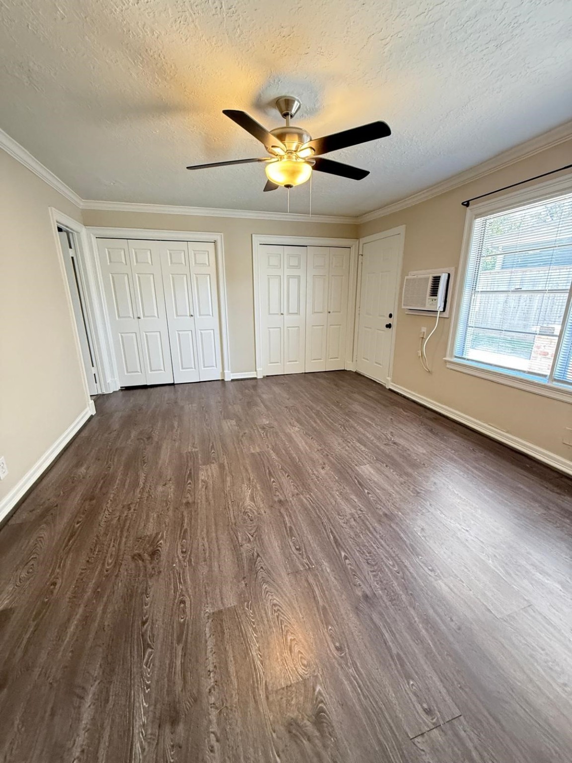 731 Columbia Street, Unit 1 Houston, TX 77007 - Photo 5 of 8 a view of an empty room with wooden floor and a window