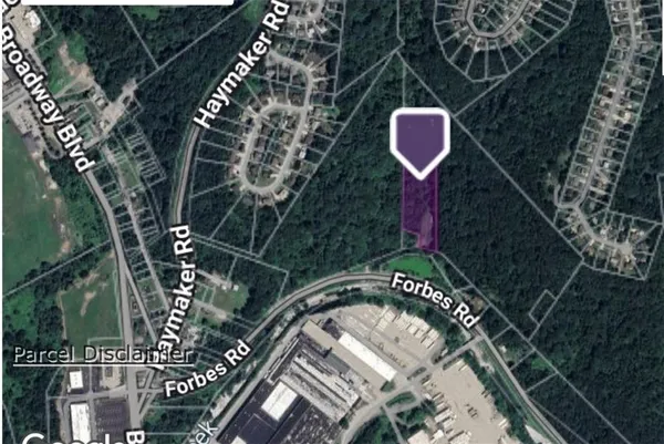 a view of a pathway of a house